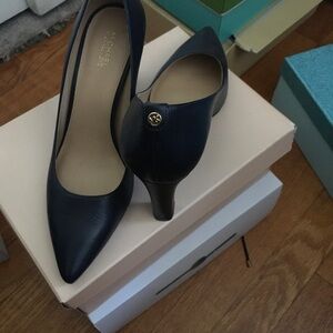 Michael kors pumps